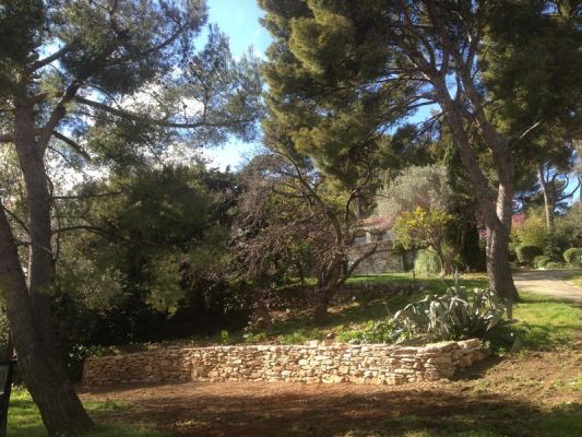 création d' une restanque avec un muret en pierres sèches à toulon